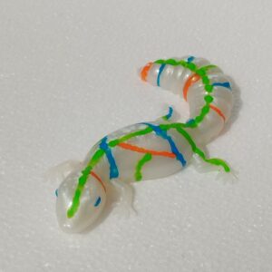Lézard Décoratif en Résine Époxy Blanc Nacré et Rayures Multicolores