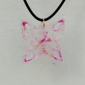Pendentif papillon rose transparent