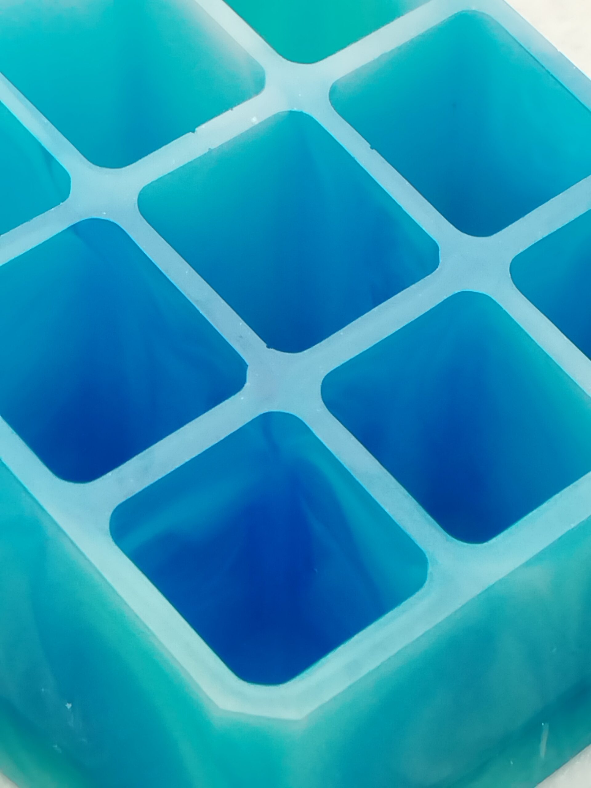 Range-rouge à lèvres en résine époxy - Bleu océan marbré – Image 3