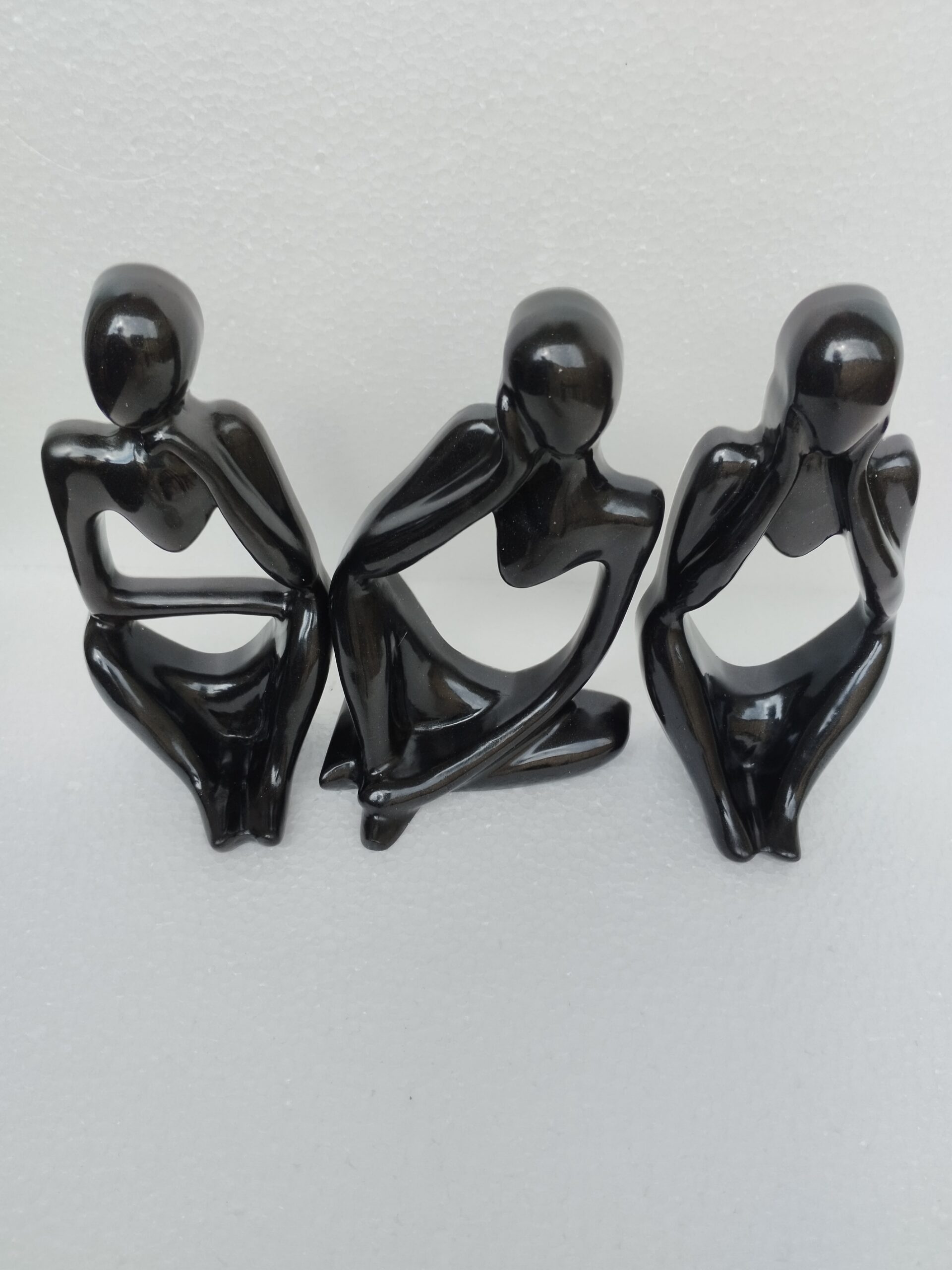 Trio de Sculptures Contemplatives en Résine Époxy Noire – Image 2