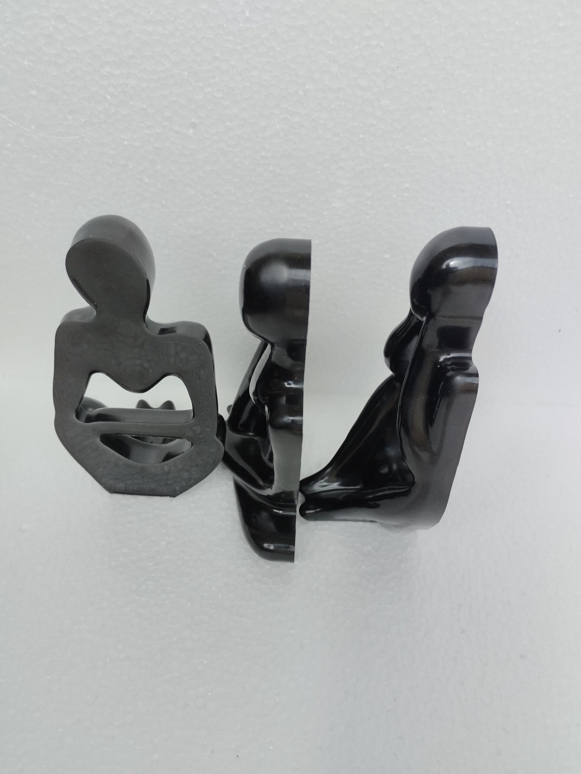 Trio de Sculptures Contemplatives en Résine Époxy Noire – Image 4
