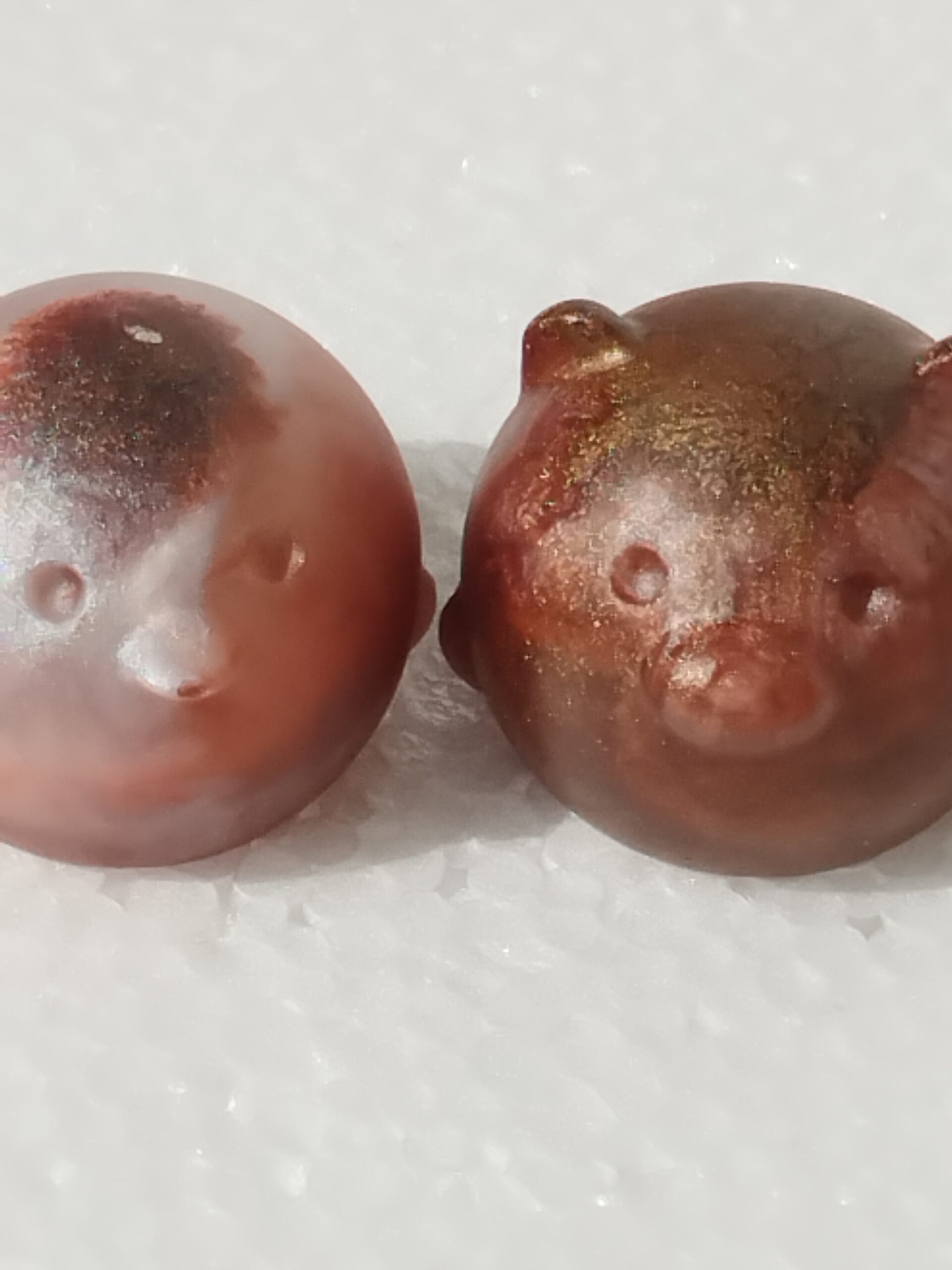 Mini Têtes d'Animaux en Résine – Teintes Cuivrées et Irisées – Image 3