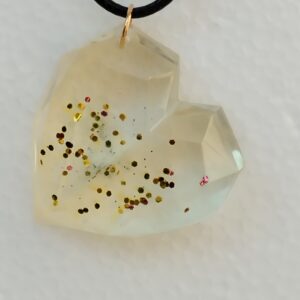 Pendentif cœur en résine époxy avec paillettes