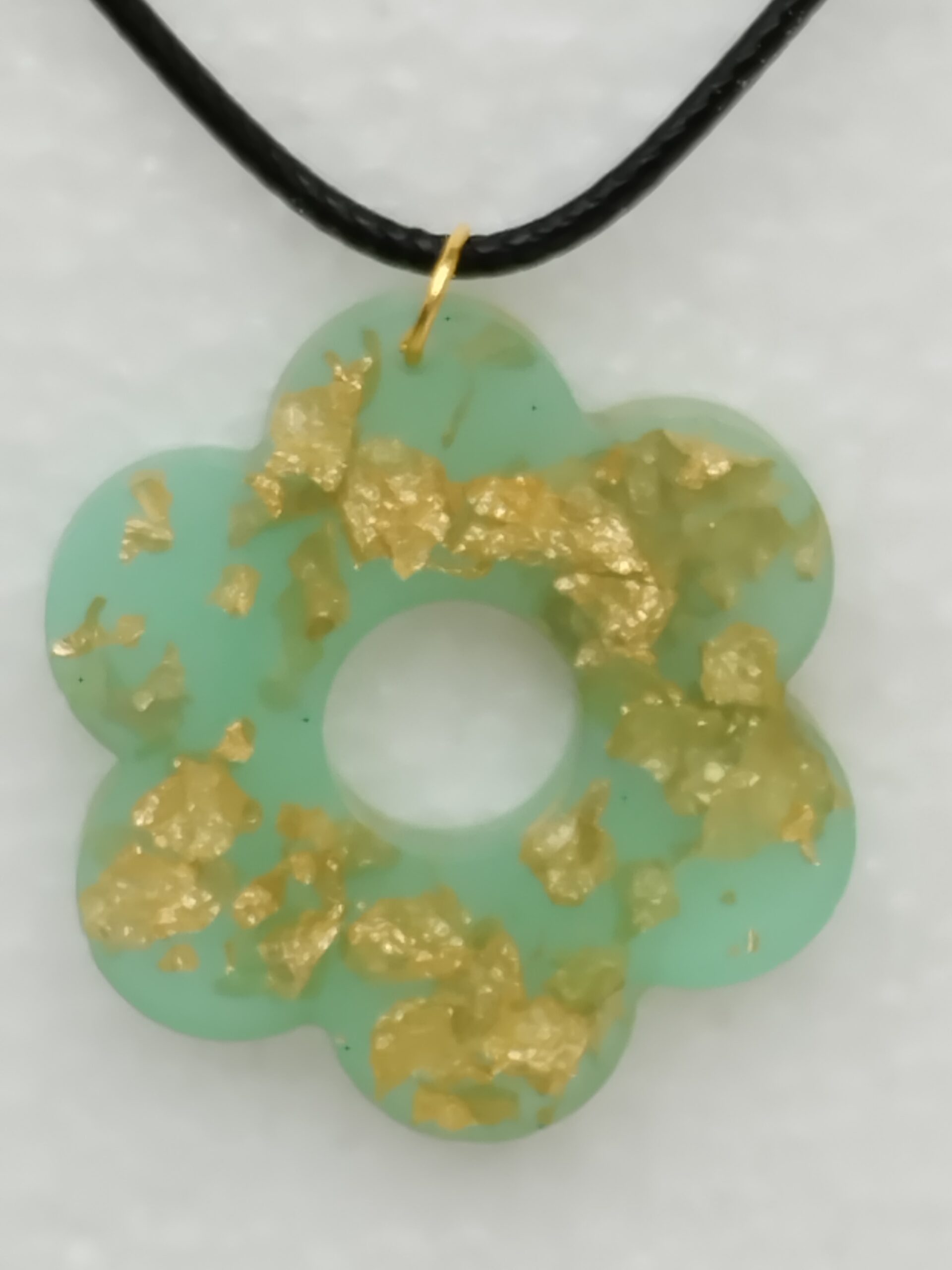 Pendentif Fleur Menthe & Feuilles Dorées – Résine Époxy – Image 2