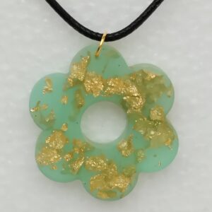 Pendentif Fleur Menthe & Feuilles Dorées – Résine Époxy