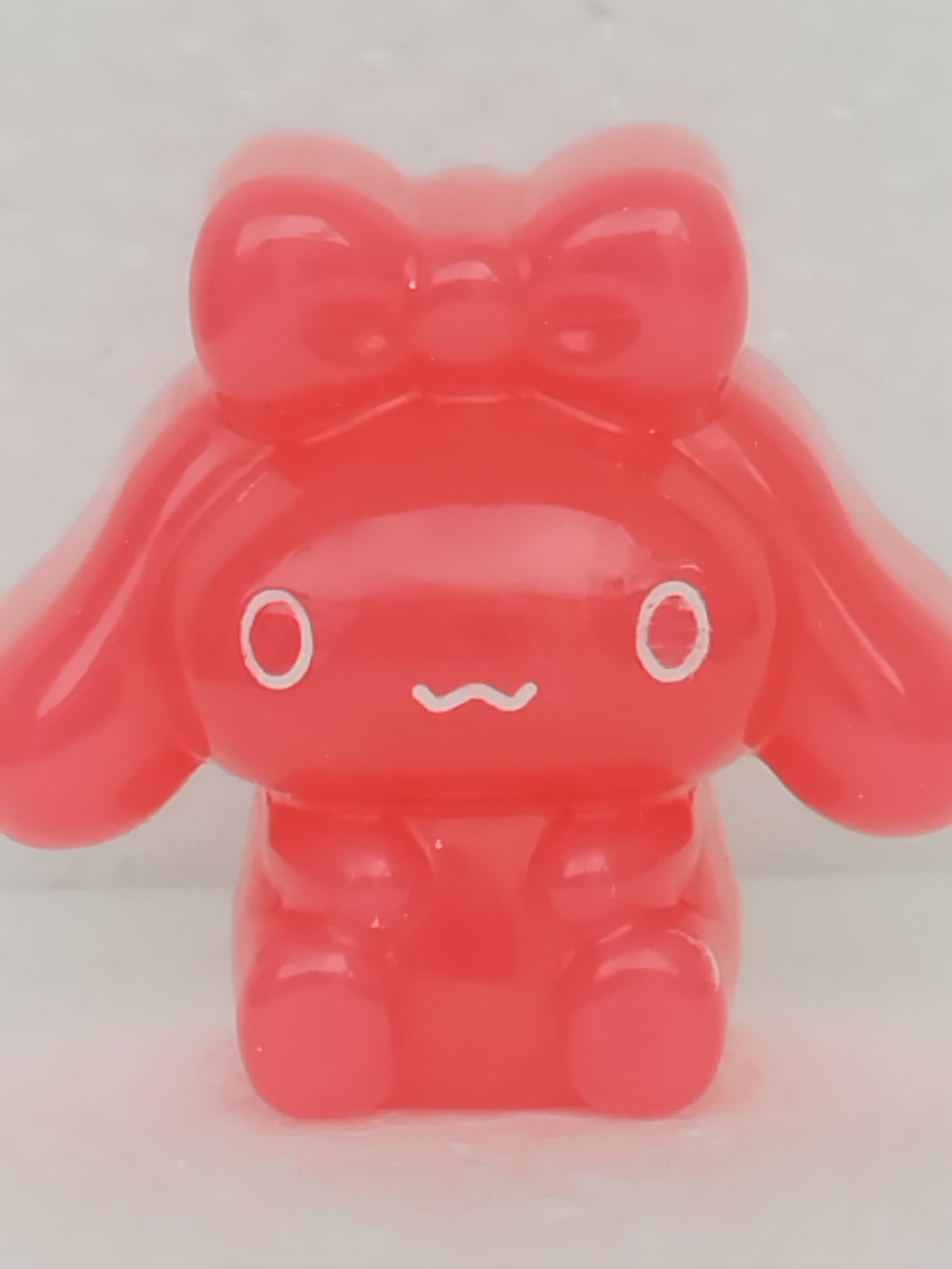 Mini figurine déco kawaii lapin rose – Résine brillante – Image 2