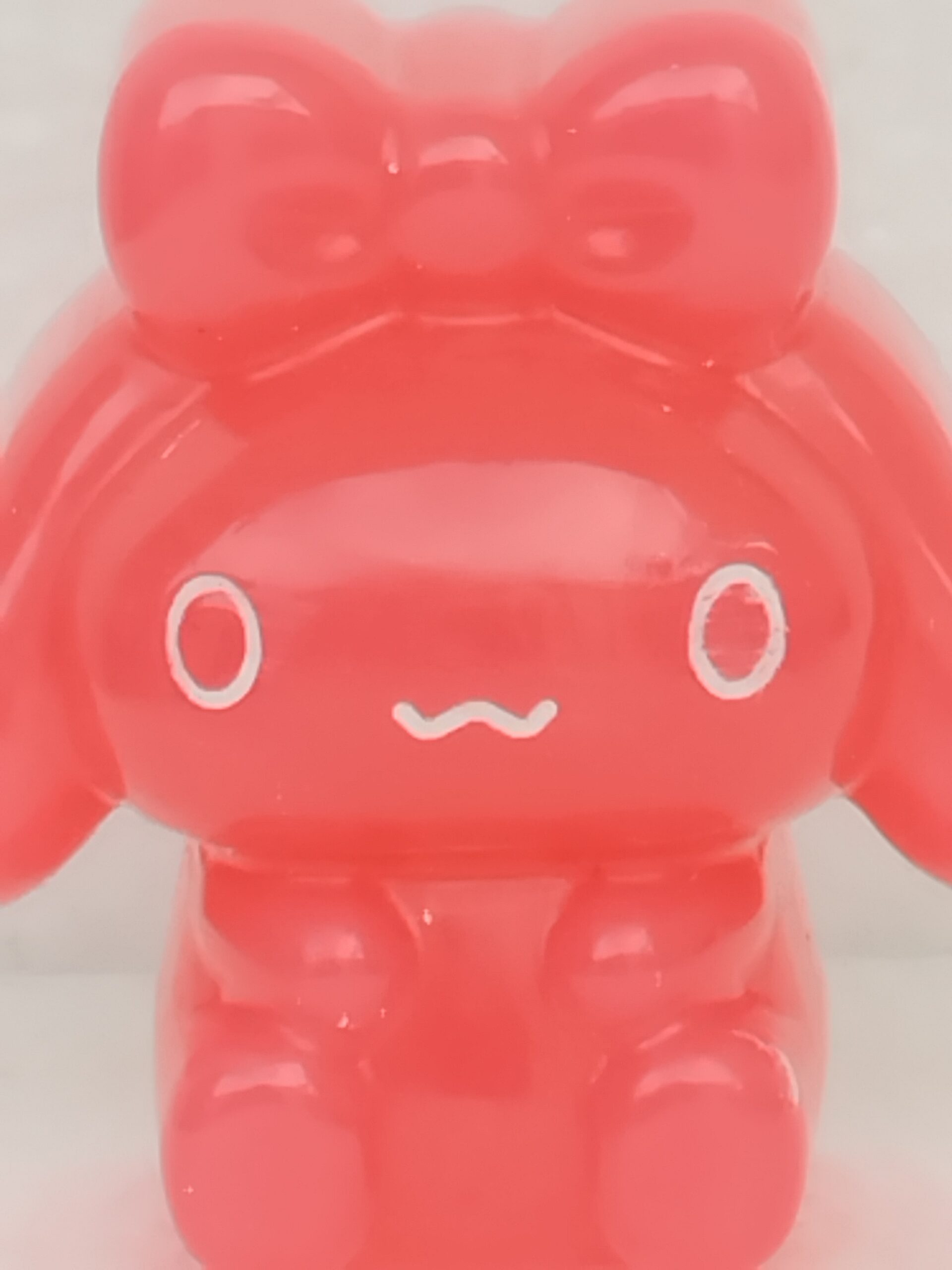 Mini figurine déco kawaii lapin rose – Résine brillante – Image 3