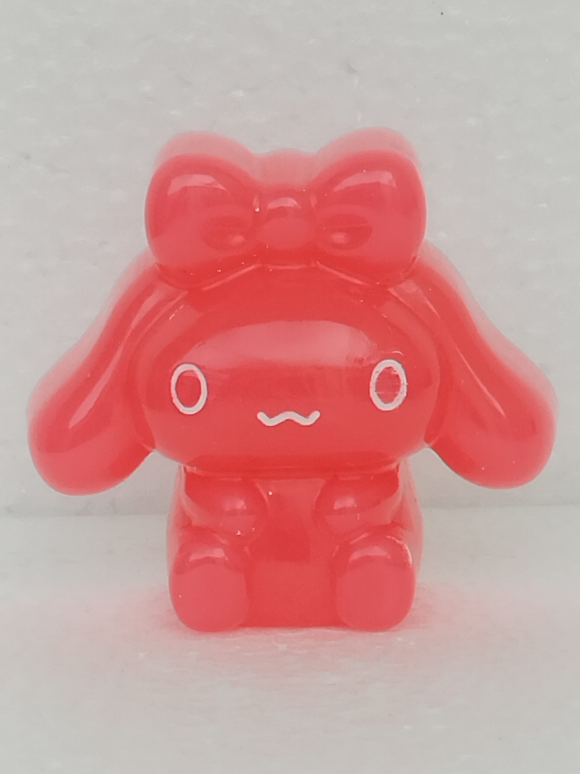 Mini figurine déco kawaii lapin rose – Résine brillante